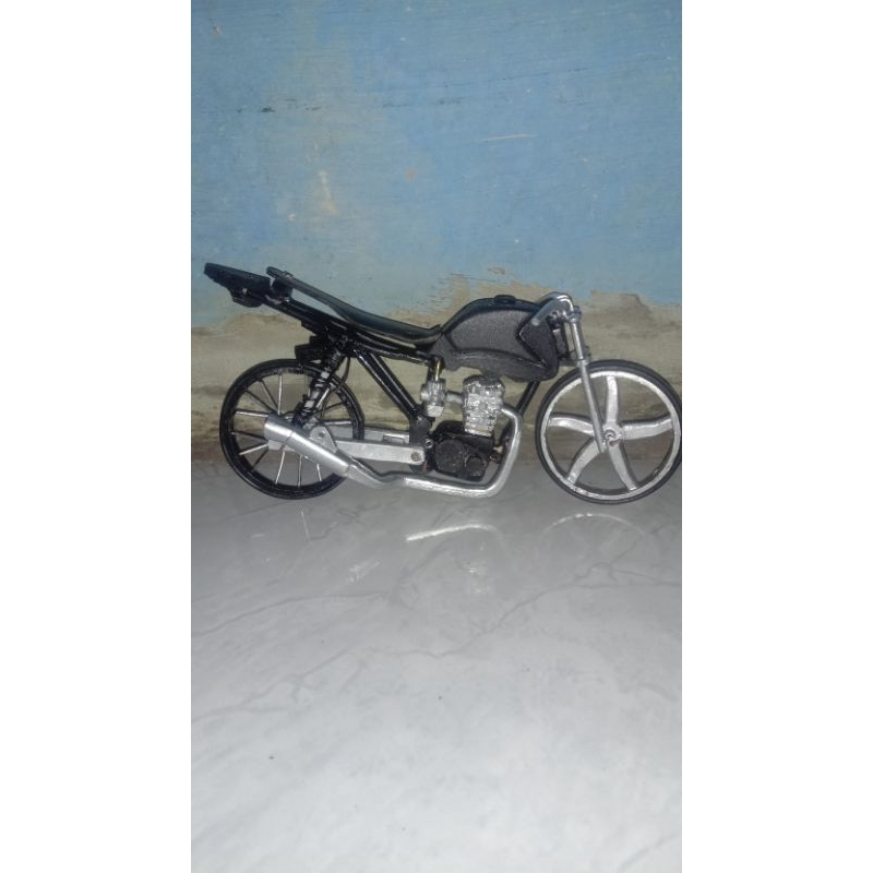 Miniatur motor tiger