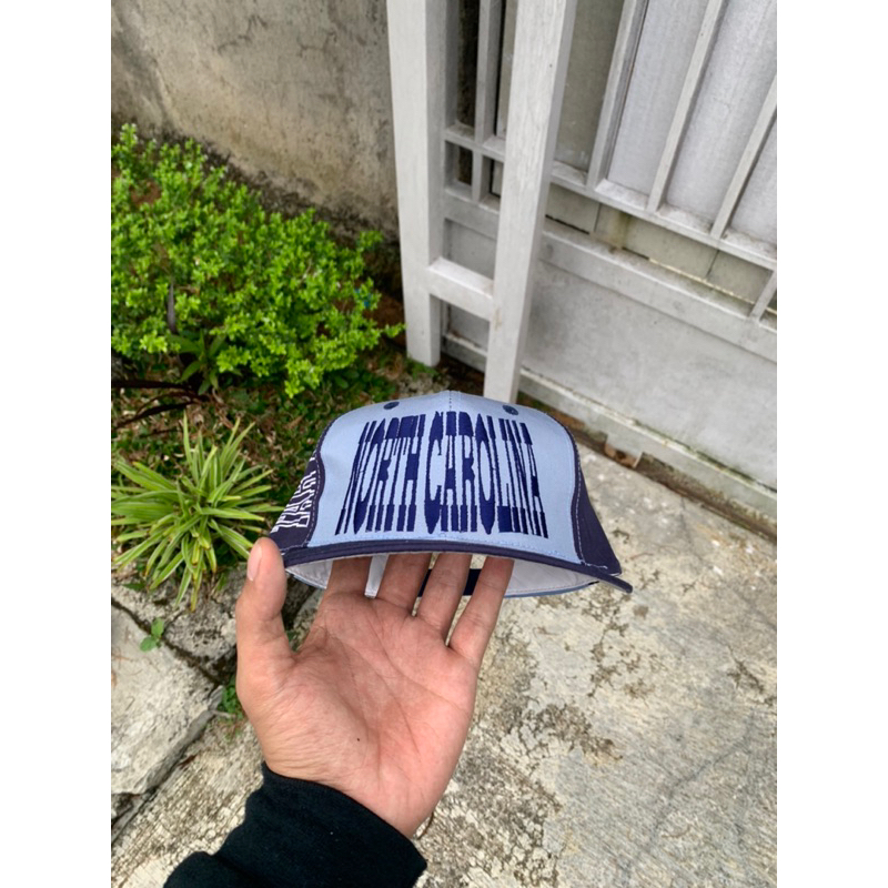 Topi vintage 90s north carolina tar heels. deadstock