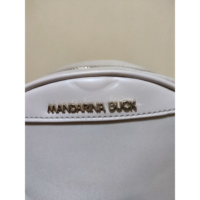 MANDARINA DUCK SLING BAG