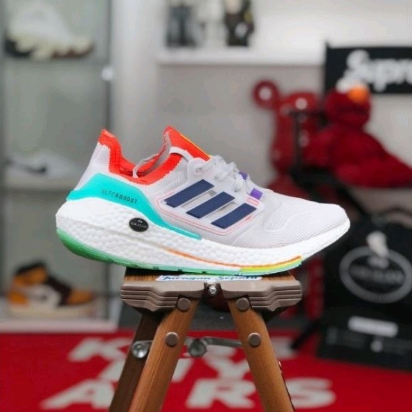 Adidas Ultraboost 22 &quot;Crystal White/Legacy Indigo-Turbo&quot;