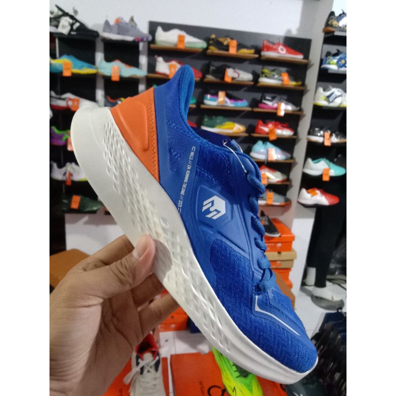SEPATU RUNNING MILLS TREXIMO OMEGA