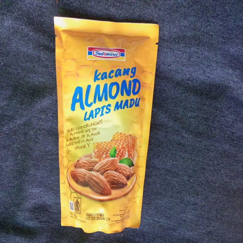 Kacang Almond Lapis Madu indomaret 70g