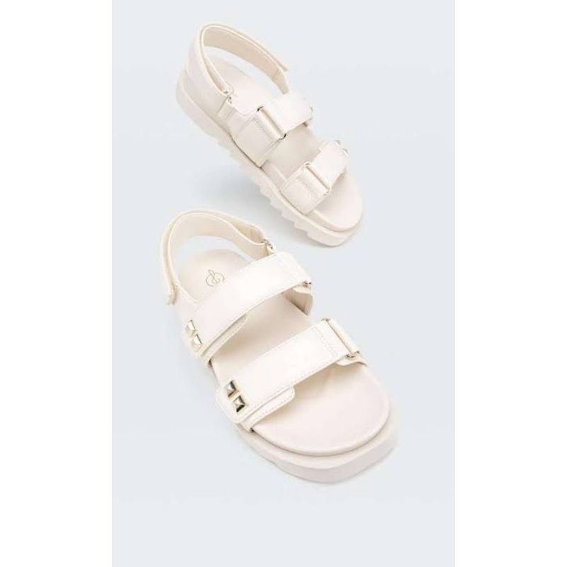 sandal stradivarius preloved