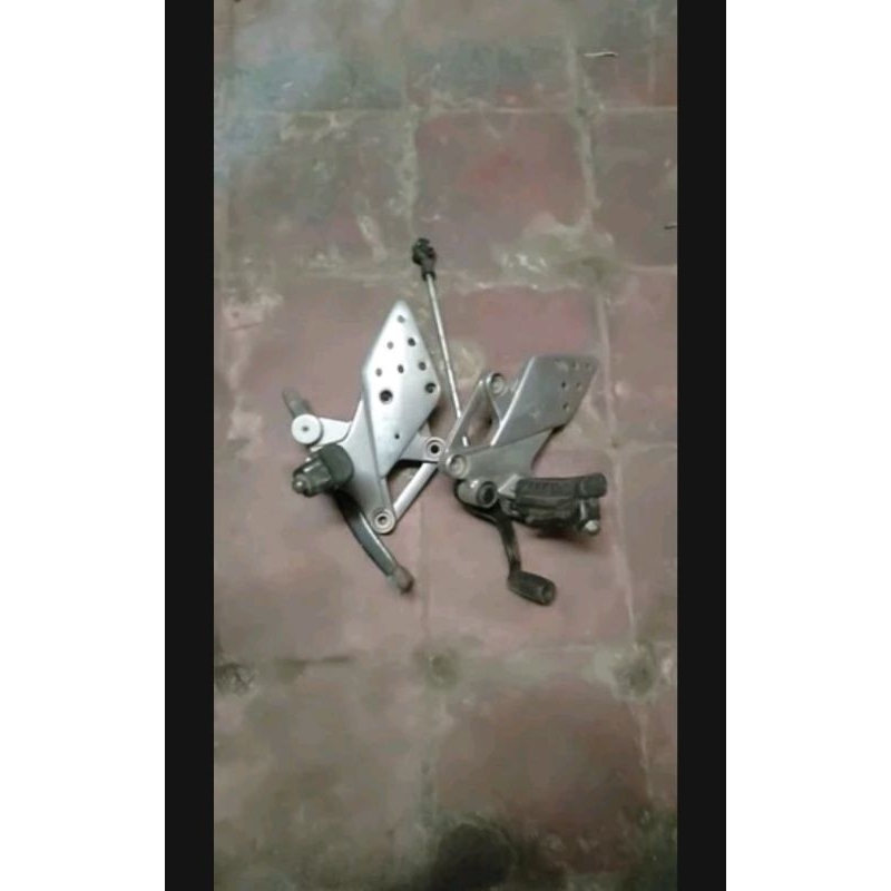 Footstep Depan CBR 150 old Original Foot step Footstep depan CBR 150 old thailand