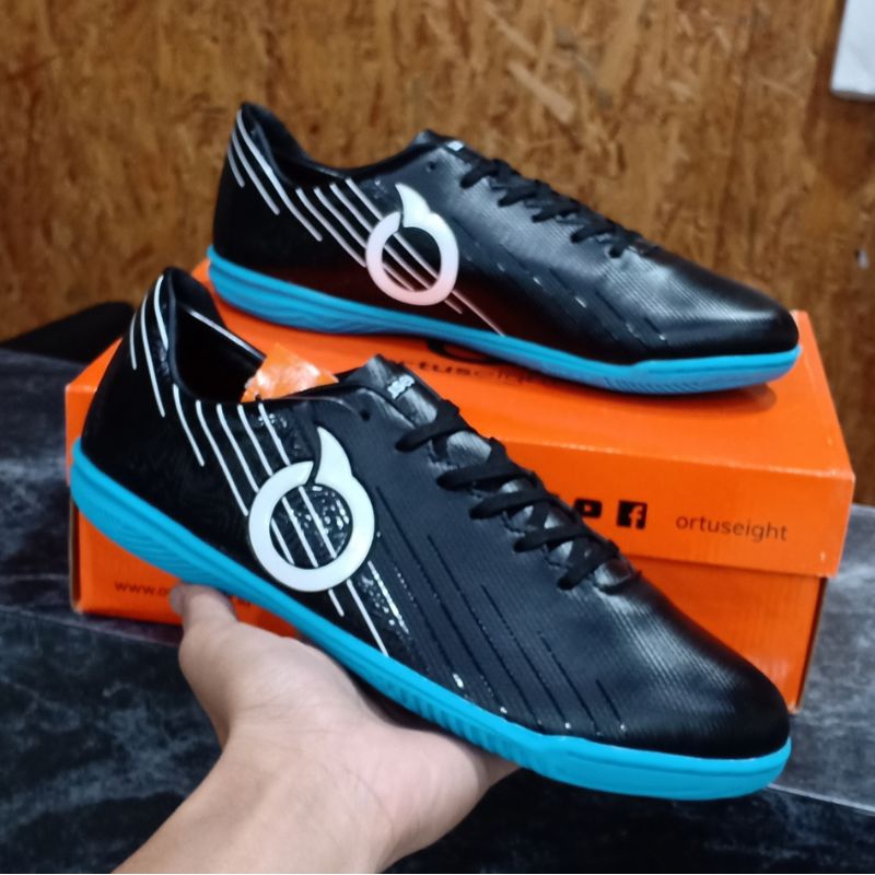 SEPATI FUTSAL ORTUSEIGHT INSIGNIA IN BLACK WHITE CYAN ORIGINAL STORE