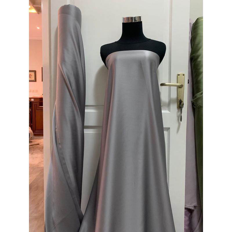 1/2 Meteran Bahan Kain Satin Saten Silk Lux Maxmara Original 100% Bahan Mewah Adem Warna Abu Silver