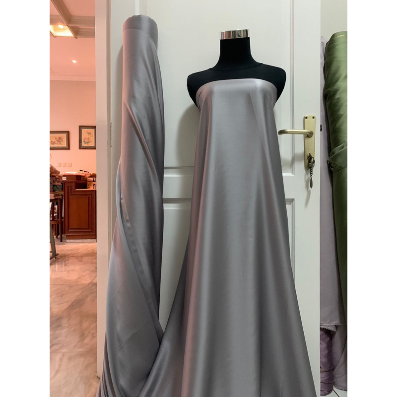 1/2 Meteran Bahan Kain Satin Saten Silk Lux Maxmara Original 100% Bahan Mewah Adem Warna Abu Silver