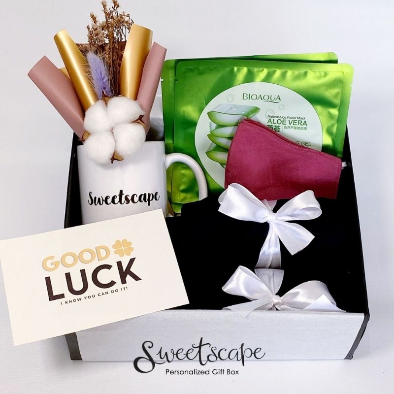 

Gift Box Package 25- Paket Hampers 25- Kado Graduation-Ultah