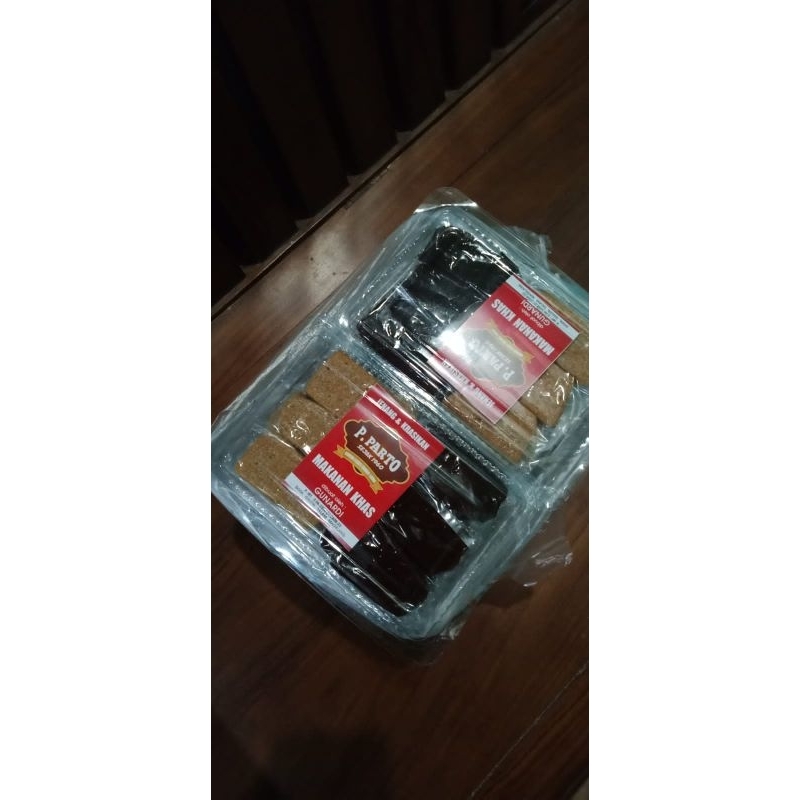 

Jenang Krasikan P. Parto oleh-oleh khas Magelang isi 1/2 kg 18 iris