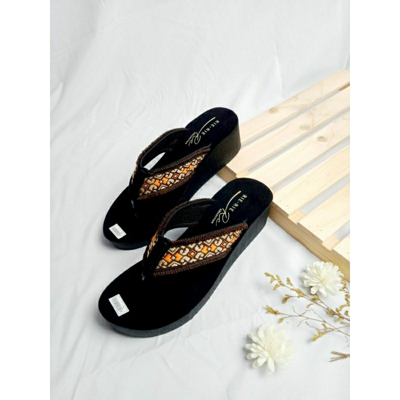 Arkn Sandal wanita wedges Rie-Rie terbaru