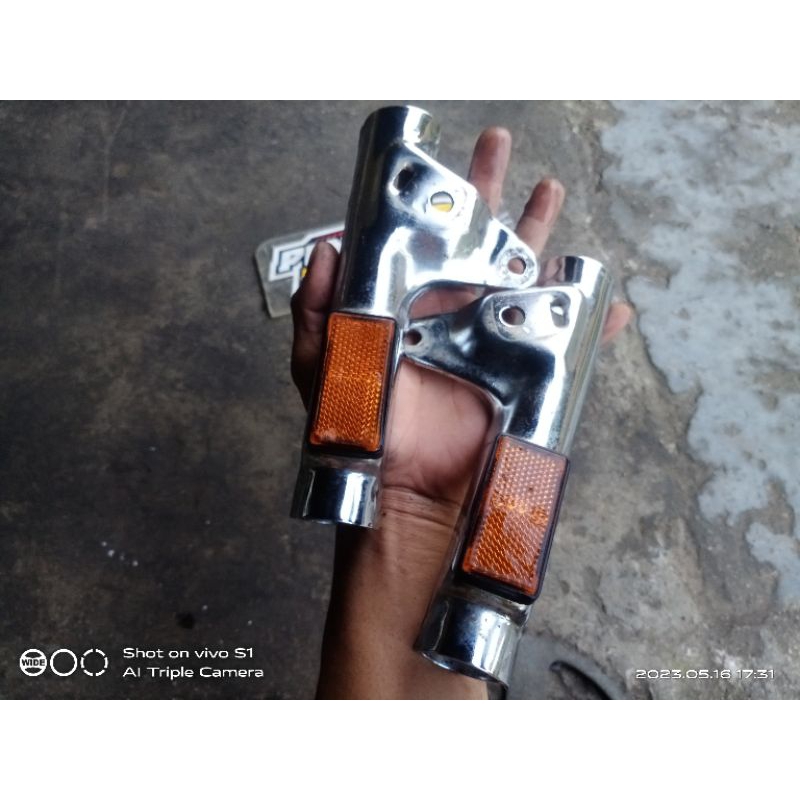 bracket lampu depan pangkon lampu depan dudukan lampu depan honda win 100 win 100 original