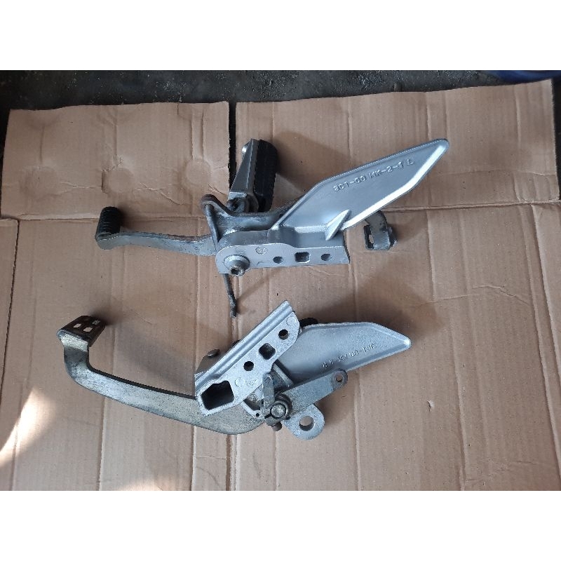 foot step depan injekan vixion old lama original