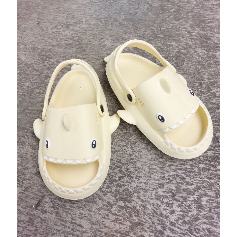 Sandal Hiu Anak Laki laki Dan Perempuan Sandal Anak Hiu Tali Belakang Unisex Sandal Anak Trendy Kekinian Baby Shark Terbaru