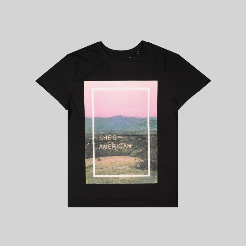 THE 1975 - SHES AMERICAN ( ROCK MERCH )