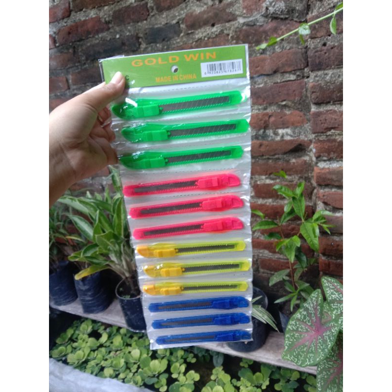 

1 RENCENG/1LUSIN PISAU CUTTER WARNA WARNI
