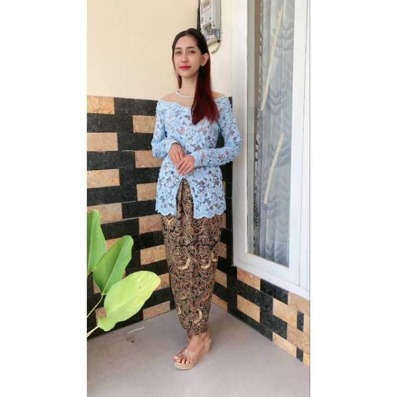 kebaya wisuda