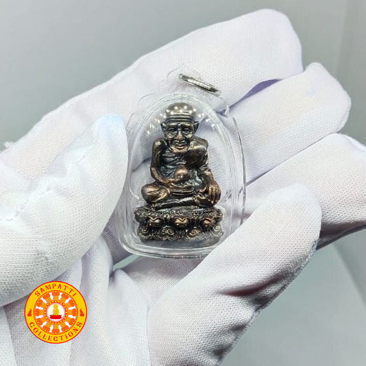 Amulet Thailand - Liontin Rooplor Luang Pho Tuad Kring Niu Kradok รูปหล่อ หลวงพ่อทวด กริ่งนิ้วกระดก