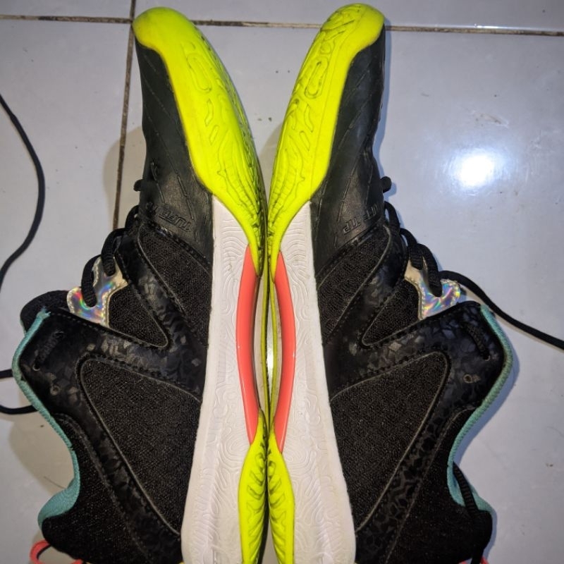 Sepatu Lining Gyrfalcon III TD Original