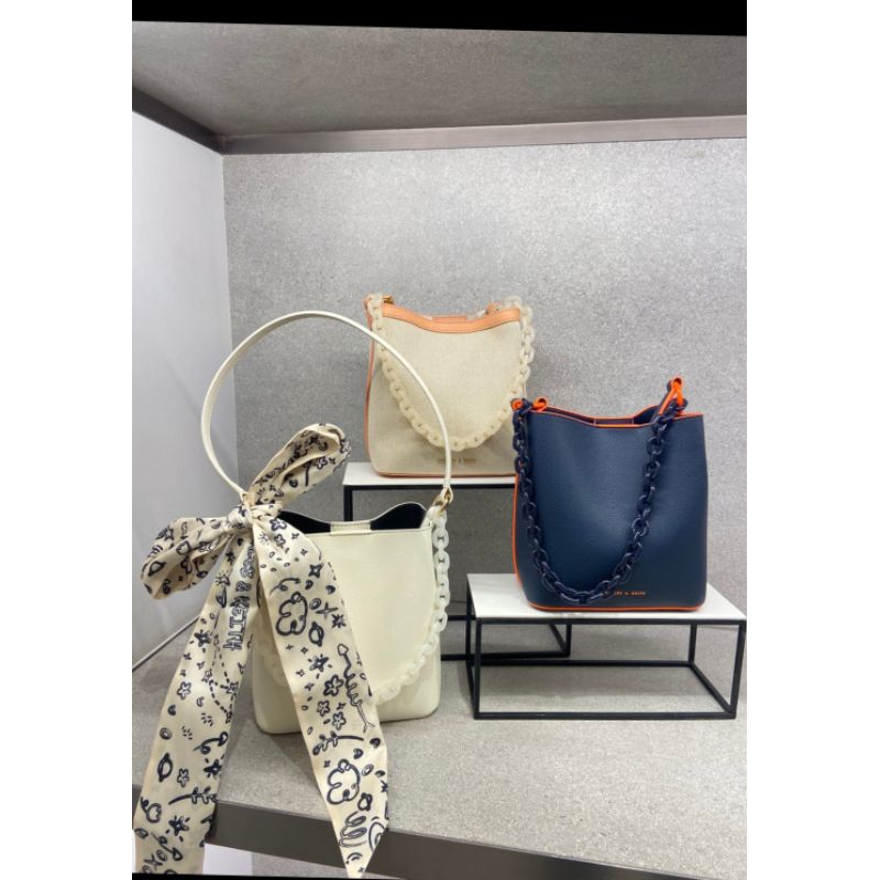 Tas Bucket CHARLES & KEITH