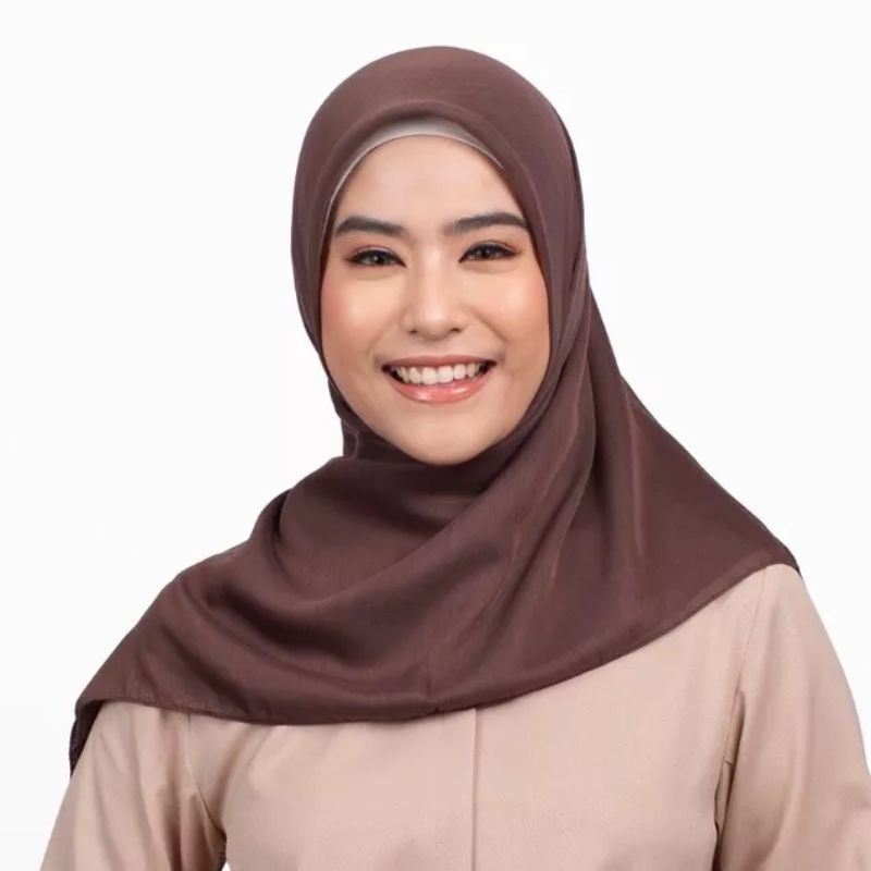 Zoya Kerudung Segi Empat Polos Benazir Plain Scarf