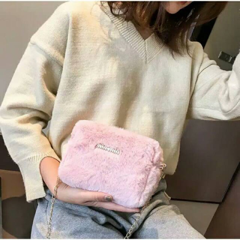 Tas Selempang Bahu Tali Rantai Resleting Michele TasDoctor Bahan Bulu Bludru Plush Fluffy Fur Sling Bag Wanita Tas Pesta Kondangan Cewek Hand Bag Shoulder Bag Perempuan Lucu Batam Import Korea