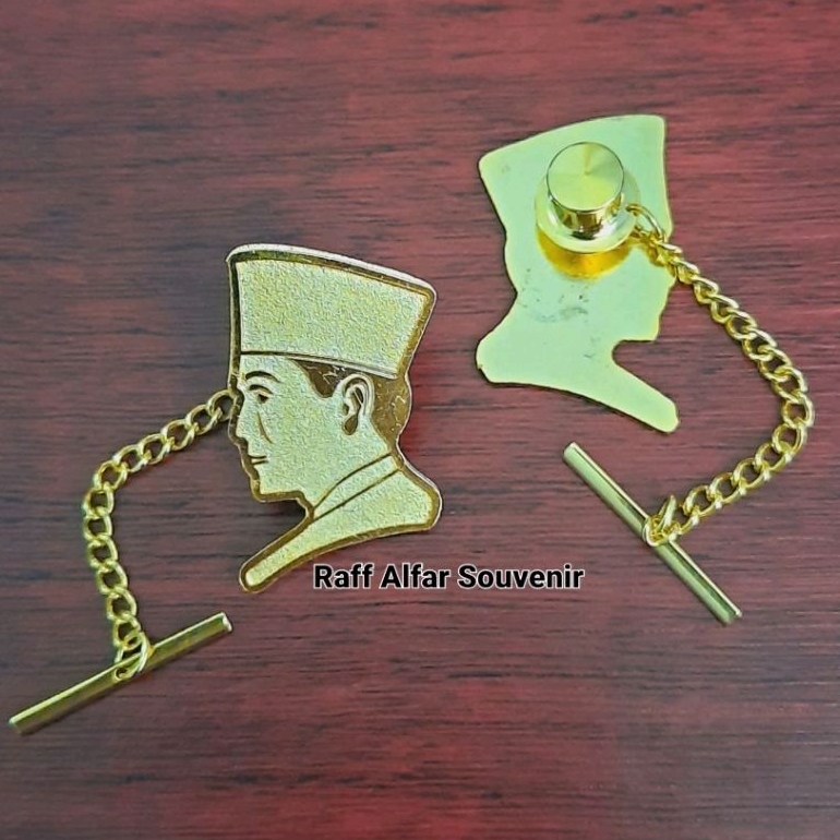 PIN SOEKARNO MODEL PREMIUM RANTAI KUNINGAN