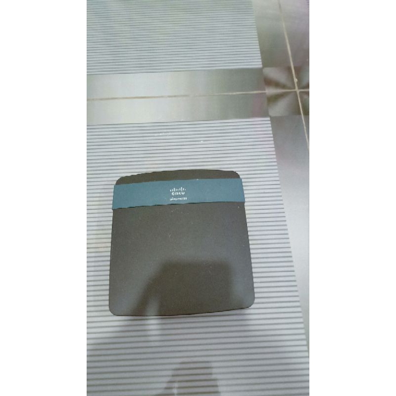 CISCO LINKSYS EA2700 Smart Router Wifi Dual Band N Gigabit Router