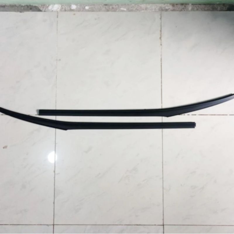 LIS KACA BELAKANG INNOVA VENTURER