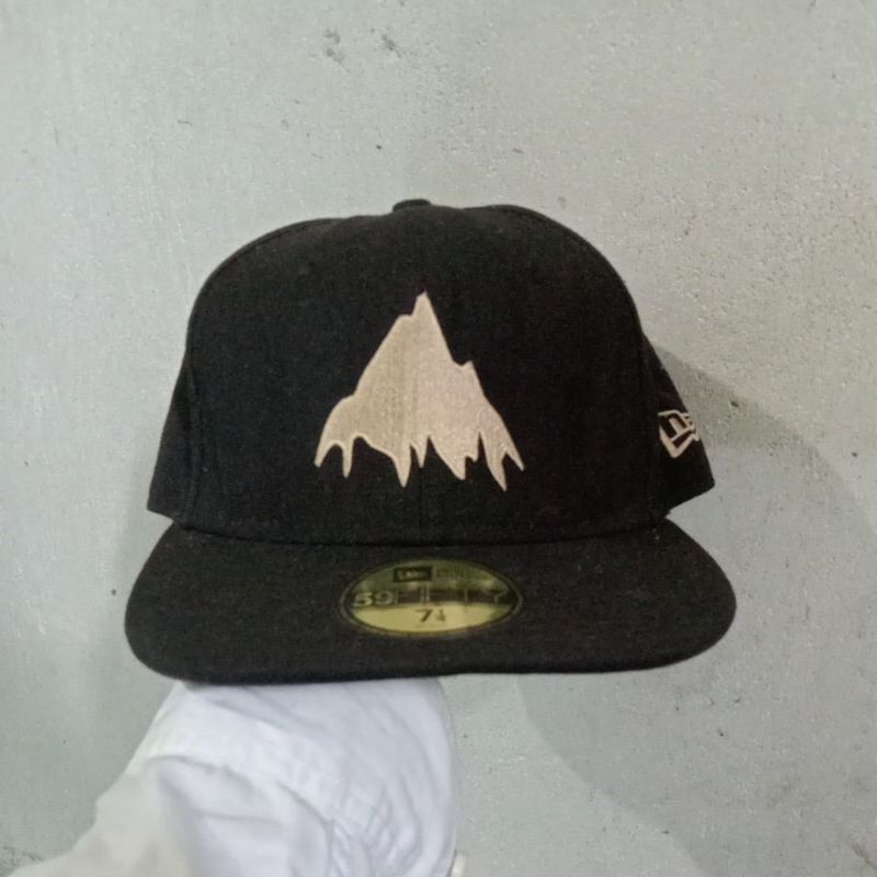 Topi Burton x New Era