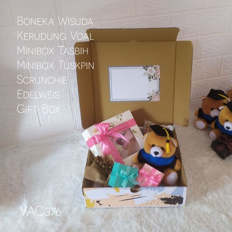 Hampers Wisuda | Kado Wisuda | Kado | Wisuda | Bucket | Gift | Parcel | Hadiah Wisuda | Boneka Wisud