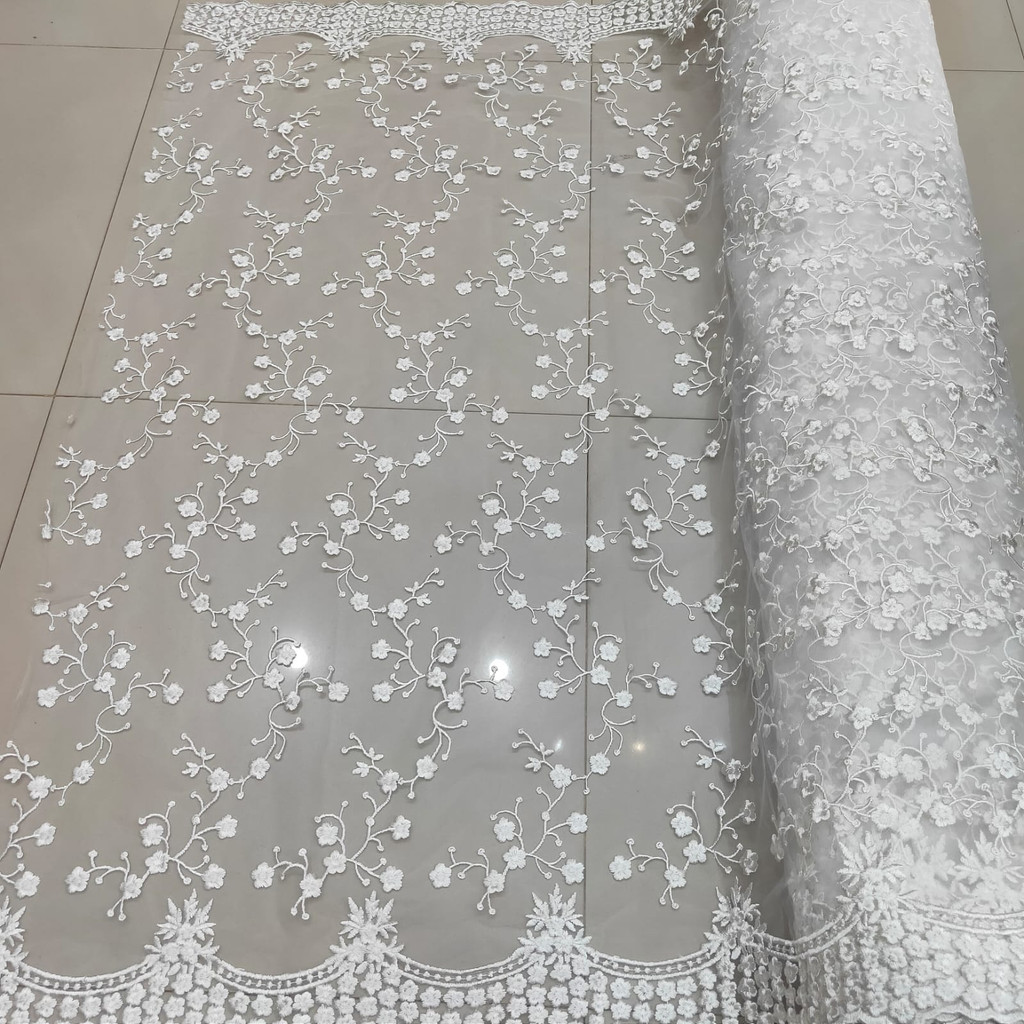 KAIN TILE PUTIH KAIN KEBAYA PUTIH BORDIR DENGAN PINGGIRAN ATAS DAN BAWAH BORDIRAN TEBAL COCOK UNTUK 
