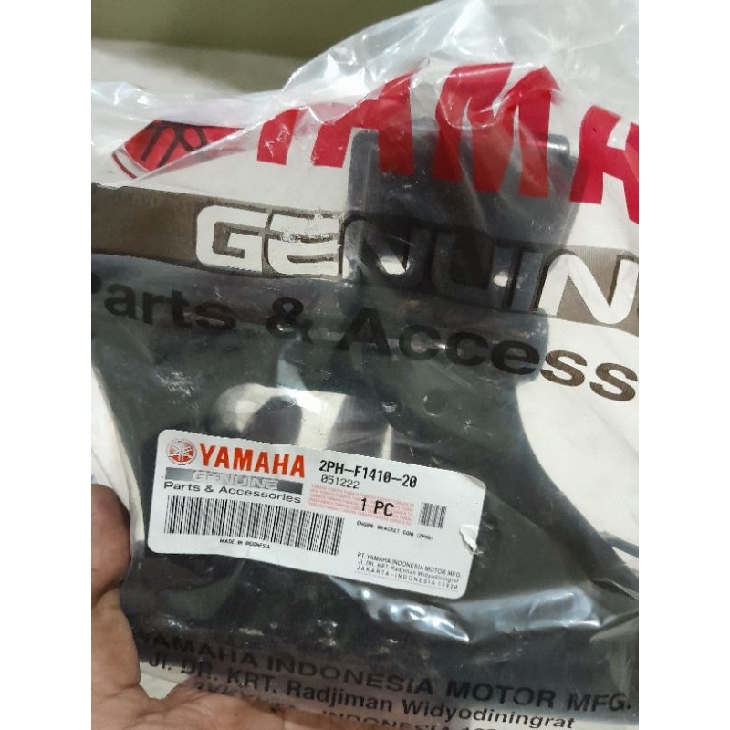 ENGINE MOUNTING YAMAHA MIO M3 FINO 125 SOUL GT 125 KODE PART 2PH-F1410-20 ORIGINAL