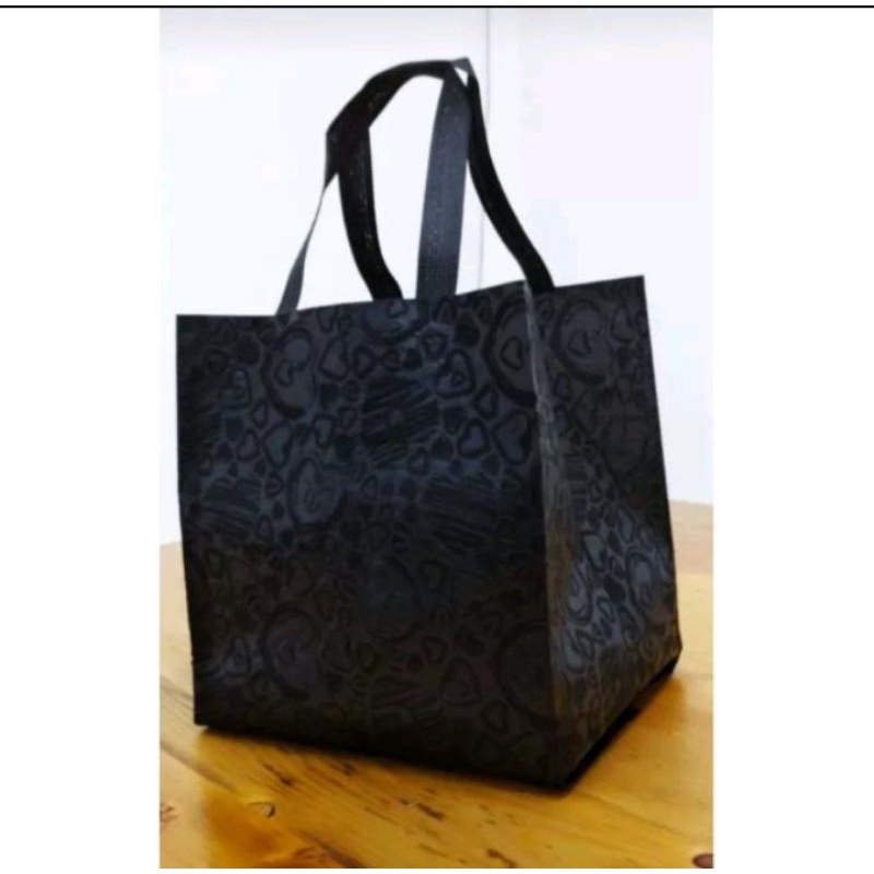 

TAS GODIEBAG TAS HAJATAN KOTAK NASI 22 22 MOTIF TEJSTURE