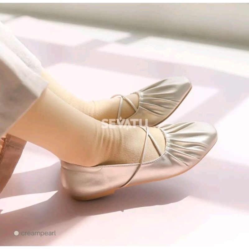 Moxha Flatshoes by Sevatu