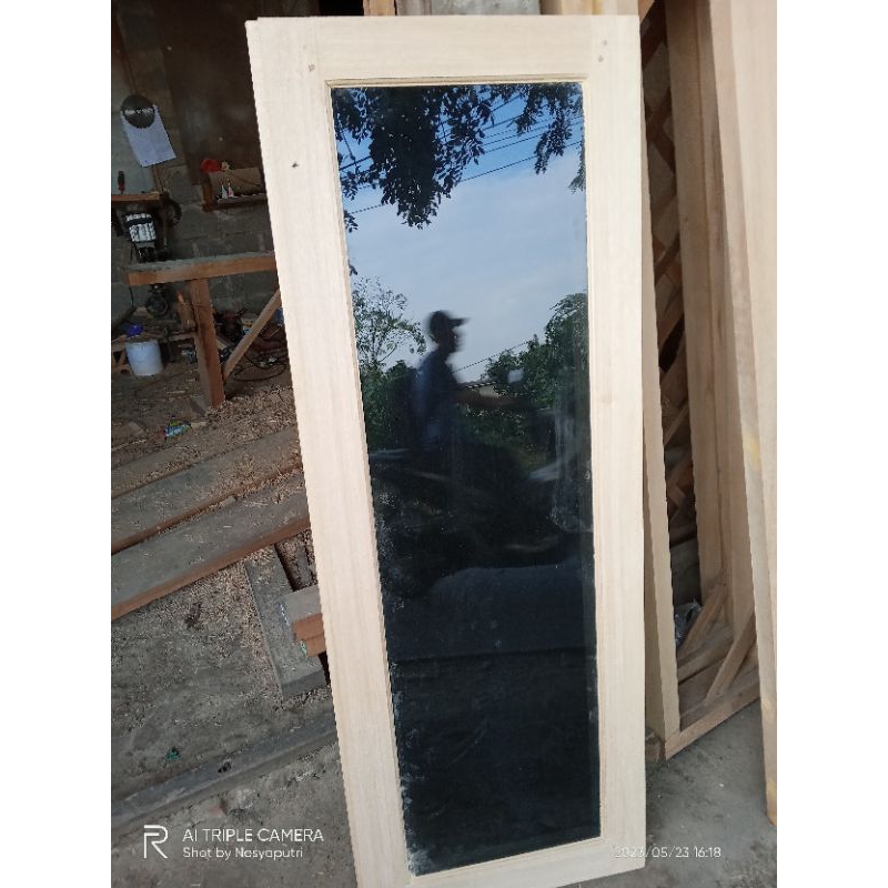 daun jendela+kaca hitam