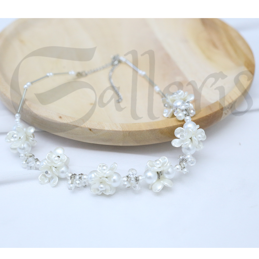 Kalung Hijab 611010 KALUNG CHOKER MANIK KELOPAK BUNGA PUTIH Kalung Semicolon / Oyster Necklace
