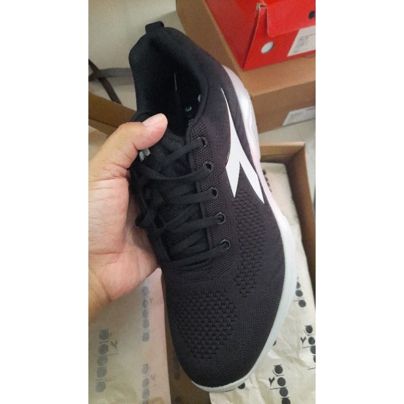 sepatu diadora x run light 7 hitam