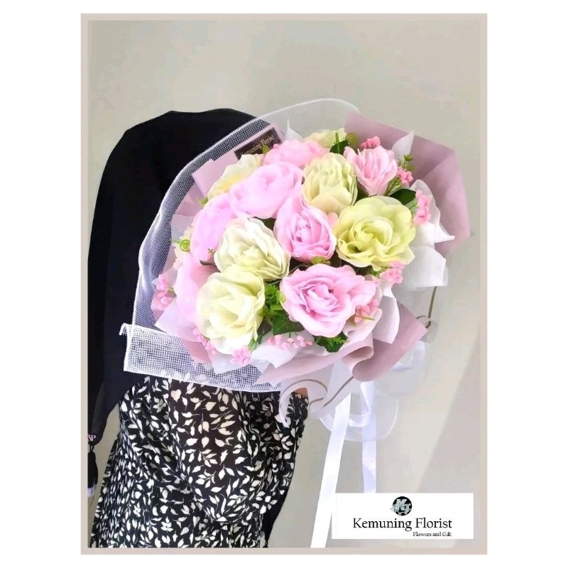 buket bunga plastik/ buket bunga palsu/ mawar plastik/ mawar palsu/ buket wisuda/ buket ulang tahun