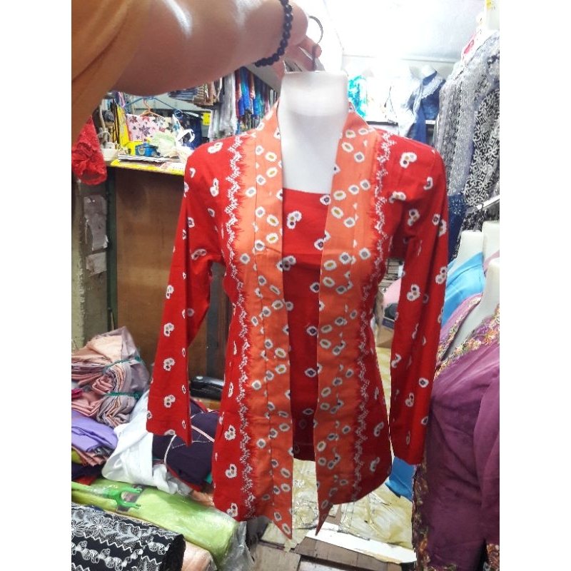Kebaya jumputan kutu baru merah