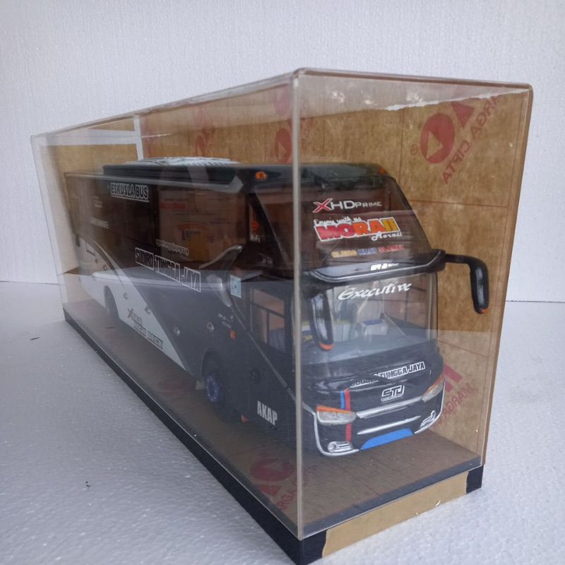 Box akrilik Miniatur Bus Sk 1:20