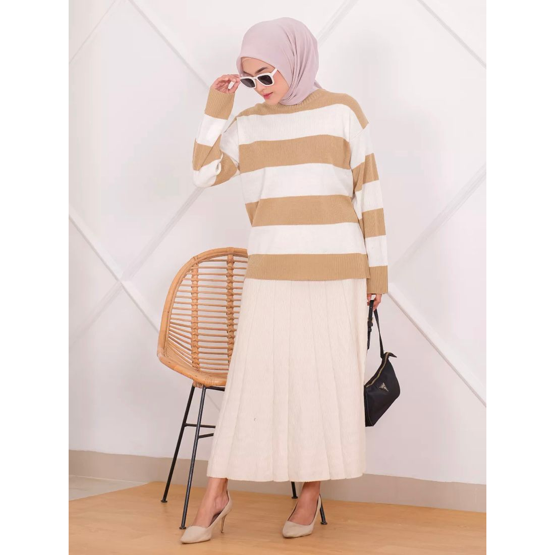 SILVIA SWEATER RAJUT OVERSIZE MOTIF GARIS