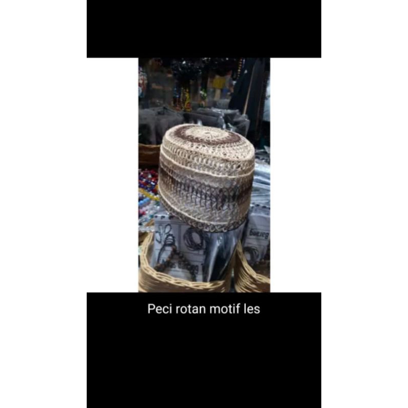 Kopiah/peci rotan khas Kalimantan