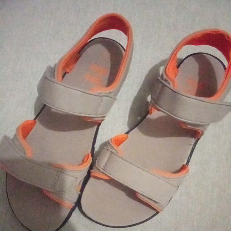 sepatu sandal Zoe Zac ( Payless )