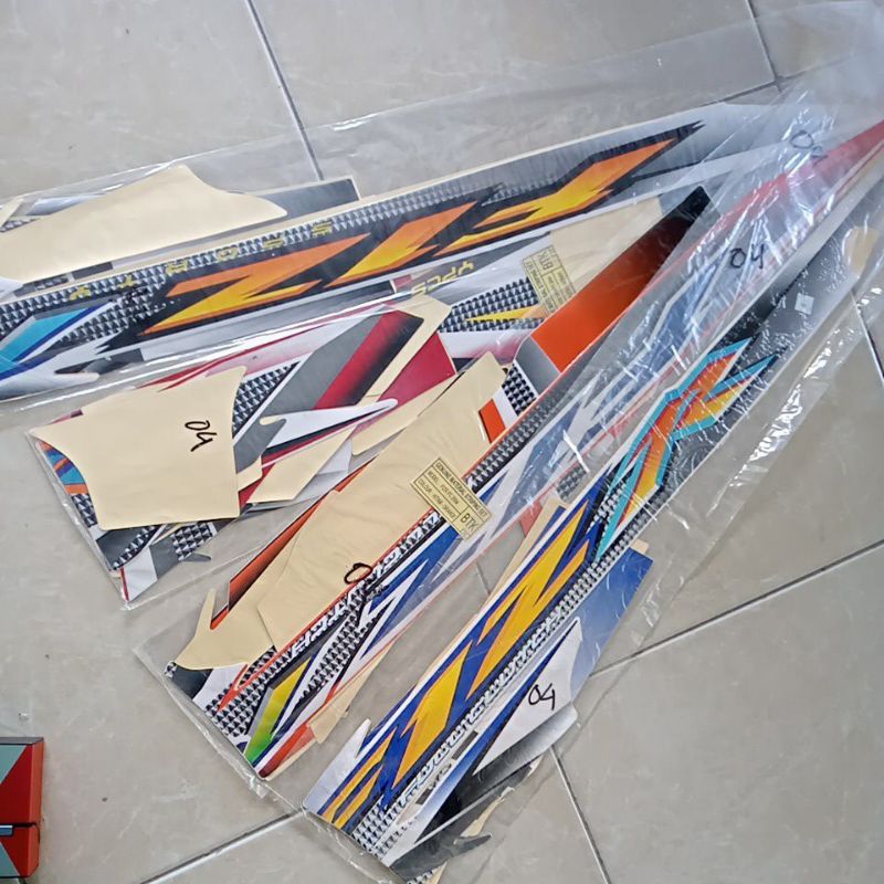 Striping stiker lis motor yamaha fiz r tahun 2004