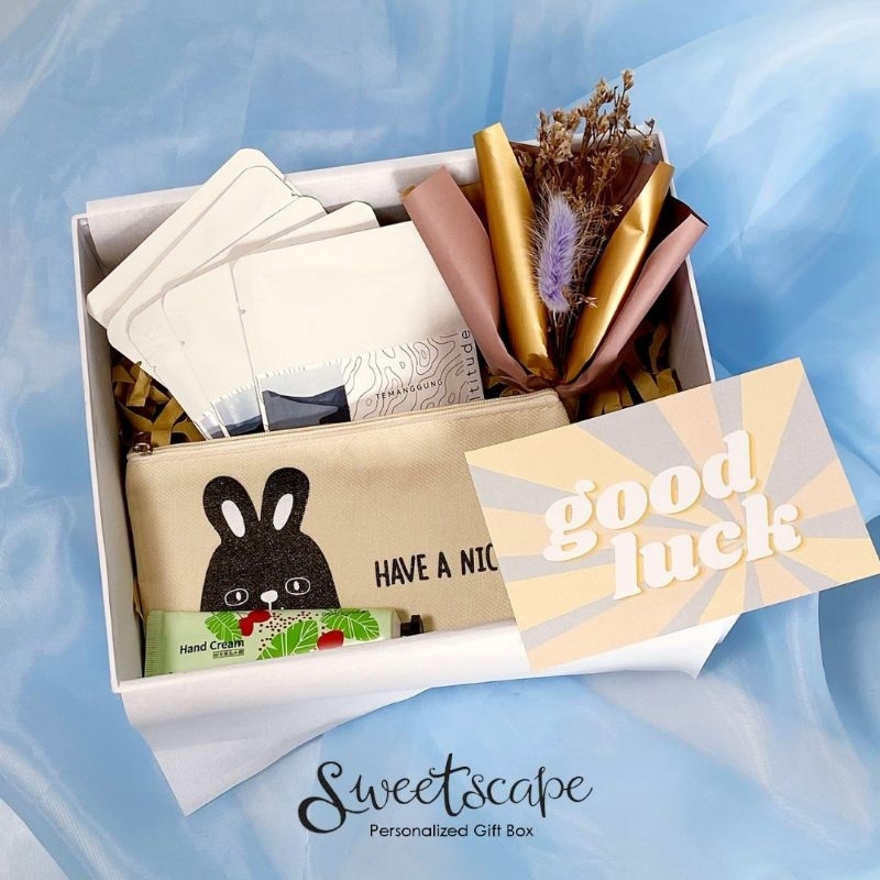 

Gift Box Package 72-Paket Hampers 72- Hadiah Ulang Tahun