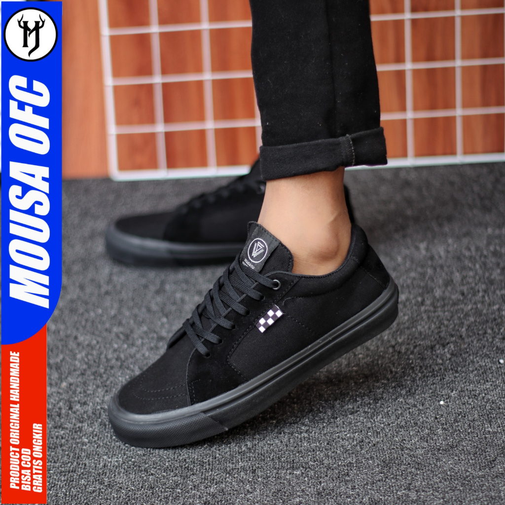 Sepatu Pria Fullblack Sneakers Ukuran Besar 44-45-46-47