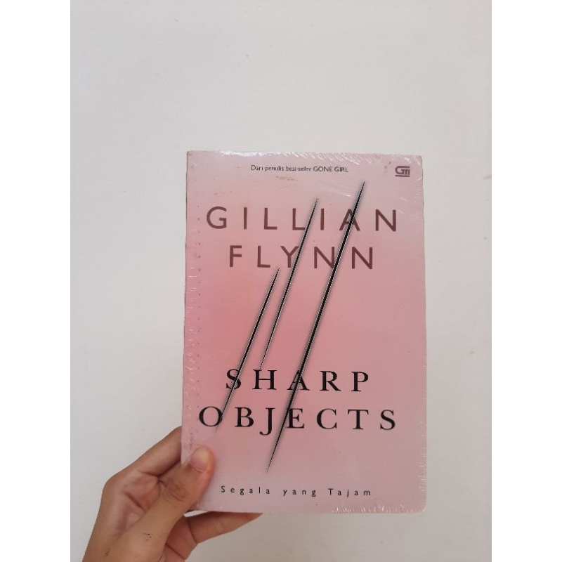 Sharp Objects by Gillian Flynn
