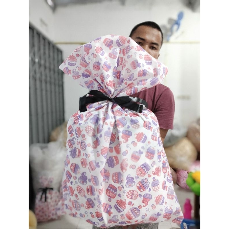 

Kain kado ukuran kecil (S)