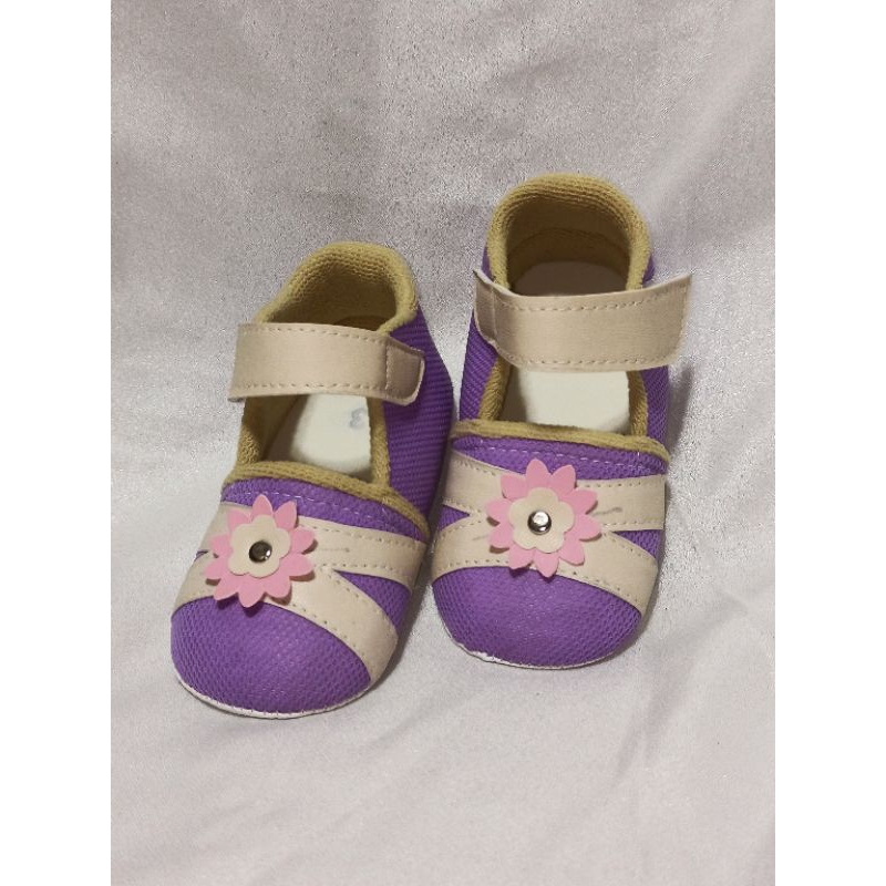 Sepatu bayi ungu lucu