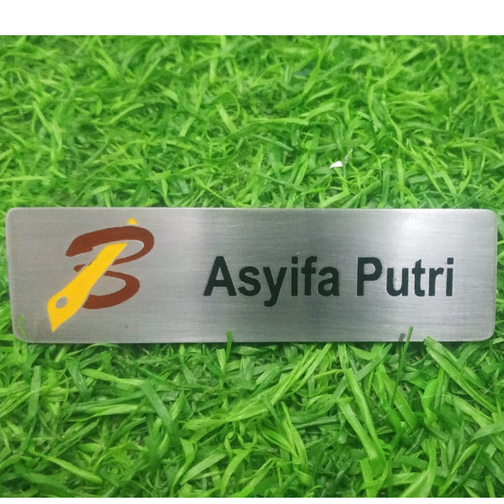 

Nametag Batik Air Peniti